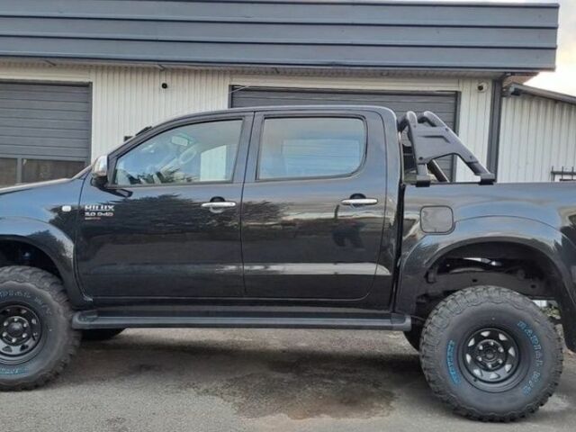 Черный Тойота Хайлюкс, объемом двигателя 3 л и пробегом 256 тыс. км за 3850 $, фото 6 на Automoto.ua