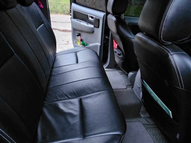 Черный Тойота Хайлюкс, объемом двигателя 2.5 л и пробегом 265 тыс. км за 9000 $, фото 5 на Automoto.ua