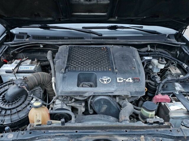 Черный Тойота Хайлюкс, объемом двигателя 2.5 л и пробегом 265 тыс. км за 9000 $, фото 4 на Automoto.ua