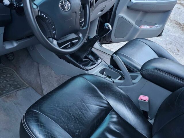 Черный Тойота Хайлюкс, объемом двигателя 2.5 л и пробегом 265 тыс. км за 9000 $, фото 6 на Automoto.ua