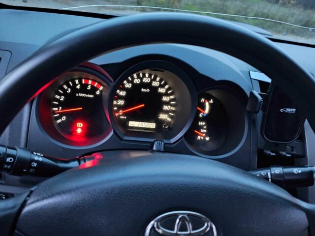 Черный Тойота Хайлюкс, объемом двигателя 2.5 л и пробегом 265 тыс. км за 9000 $, фото 3 на Automoto.ua