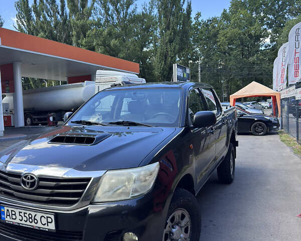 Чорний Тойота Хайлюкс, об'ємом двигуна 2.5 л та пробігом 172 тис. км за 16500 $, фото 2 на Automoto.ua