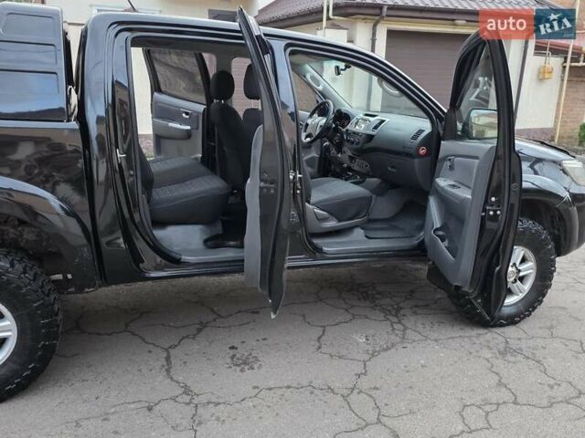 Чорний Тойота Хайлюкс, об'ємом двигуна 2.5 л та пробігом 259 тис. км за 17500 $, фото 15 на Automoto.ua