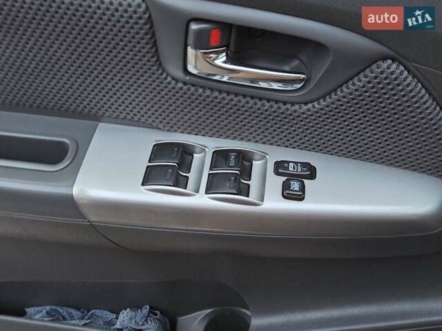 Чорний Тойота Хайлюкс, об'ємом двигуна 2.5 л та пробігом 259 тис. км за 17500 $, фото 33 на Automoto.ua