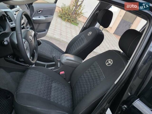 Чорний Тойота Хайлюкс, об'ємом двигуна 2.5 л та пробігом 259 тис. км за 17500 $, фото 27 на Automoto.ua