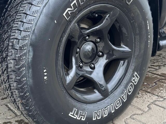 Черный Тойота Хайлюкс, объемом двигателя 2.5 л и пробегом 218 тыс. км за 11000 $, фото 12 на Automoto.ua