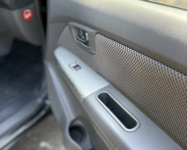 Чорний Тойота Хайлюкс, об'ємом двигуна 2.49 л та пробігом 377 тис. км за 12100 $, фото 8 на Automoto.ua