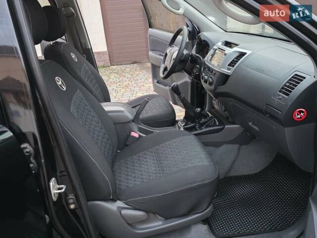 Чорний Тойота Хайлюкс, об'ємом двигуна 2.5 л та пробігом 259 тис. км за 17500 $, фото 17 на Automoto.ua