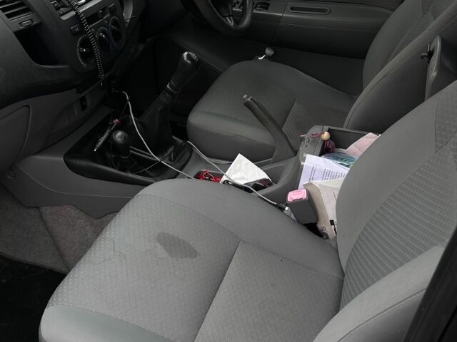 Черный Тойота Хайлюкс, объемом двигателя 2.5 л и пробегом 218 тыс. км за 11000 $, фото 11 на Automoto.ua