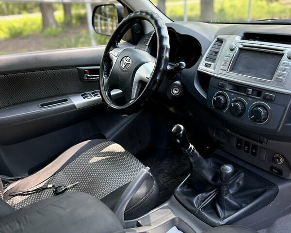 Чорний Тойота Хайлюкс, об'ємом двигуна 2.49 л та пробігом 377 тис. км за 12100 $, фото 12 на Automoto.ua