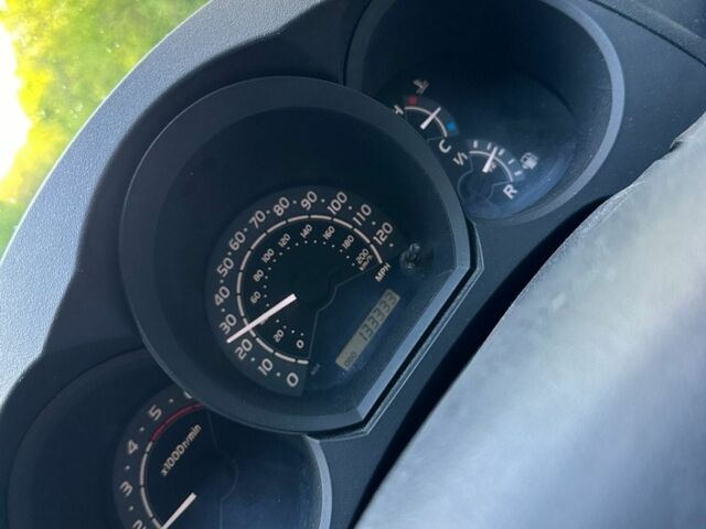 Черный Тойота Хайлюкс, объемом двигателя 2.5 л и пробегом 218 тыс. км за 11000 $, фото 5 на Automoto.ua