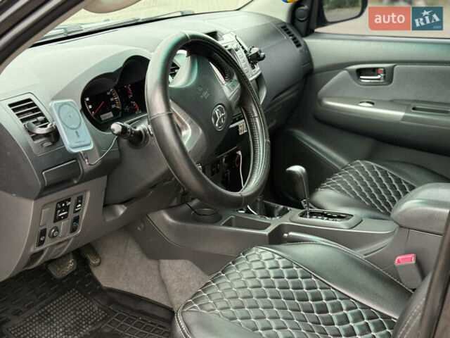 Чорний Тойота Хайлюкс, об'ємом двигуна 2.98 л та пробігом 230 тис. км за 22000 $, фото 30 на Automoto.ua