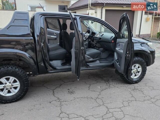 Чорний Тойота Хайлюкс, об'ємом двигуна 2.5 л та пробігом 259 тис. км за 17500 $, фото 16 на Automoto.ua