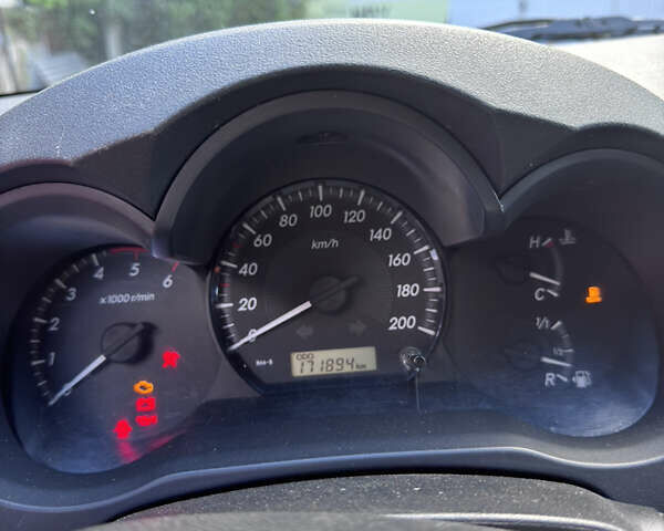 Чорний Тойота Хайлюкс, об'ємом двигуна 2.5 л та пробігом 172 тис. км за 16500 $, фото 4 на Automoto.ua