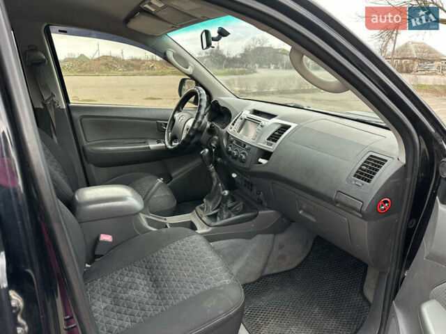 Тойота Хайлюкс 2012 у Миколаєві на Automoto.ua Чорний Тойота Хайлюкс, об'ємом двигуна 2.5 л та пробігом 259 тис. км за 16700 $, фото 11 на Automoto.ua