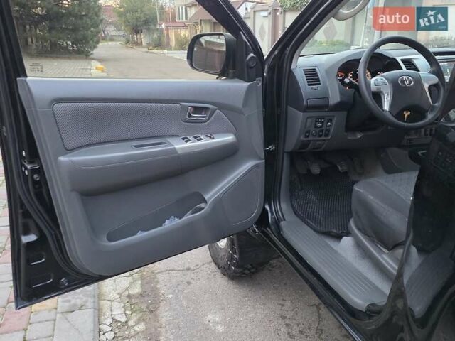 Чорний Тойота Хайлюкс, об'ємом двигуна 2.5 л та пробігом 259 тис. км за 17500 $, фото 28 на Automoto.ua