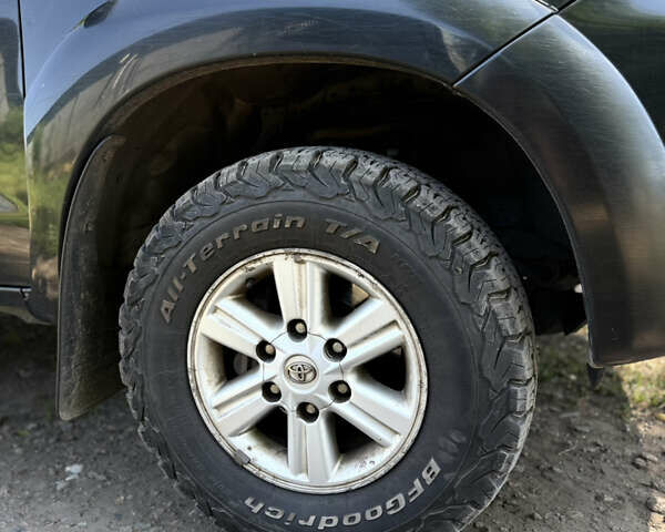 Чорний Тойота Хайлюкс, об'ємом двигуна 2.49 л та пробігом 377 тис. км за 12100 $, фото 3 на Automoto.ua