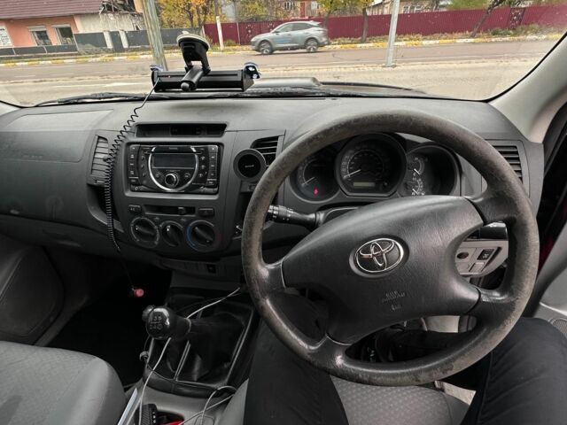 Черный Тойота Хайлюкс, объемом двигателя 2.5 л и пробегом 218 тыс. км за 11000 $, фото 10 на Automoto.ua