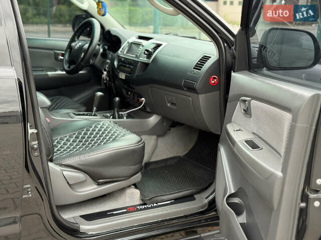 Чорний Тойота Хайлюкс, об'ємом двигуна 2.98 л та пробігом 230 тис. км за 22000 $, фото 21 на Automoto.ua