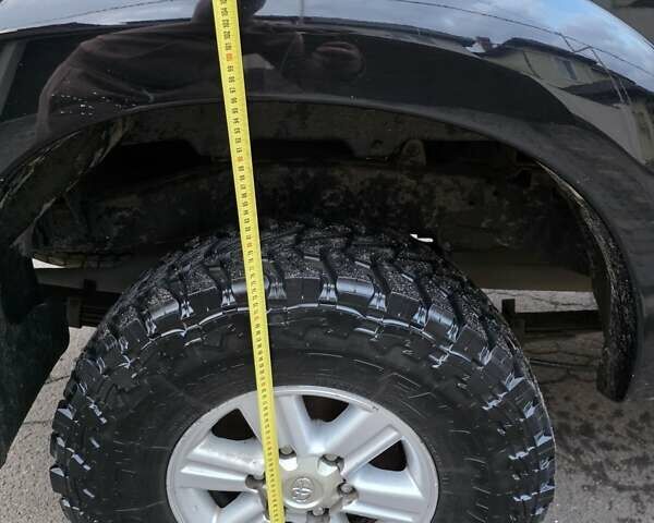 Чорний Тойота Хайлюкс, об'ємом двигуна 2.5 л та пробігом 259 тис. км за 17500 $, фото 1 на Automoto.ua