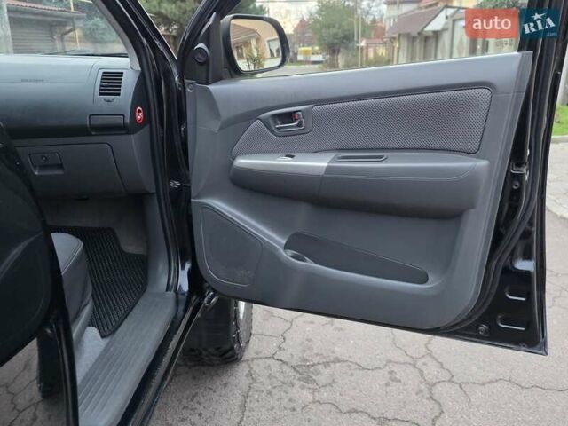 Чорний Тойота Хайлюкс, об'ємом двигуна 2.5 л та пробігом 259 тис. км за 17500 $, фото 18 на Automoto.ua