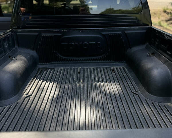 Чорний Тойота Хайлюкс, об'ємом двигуна 2.49 л та пробігом 377 тис. км за 12100 $, фото 17 на Automoto.ua