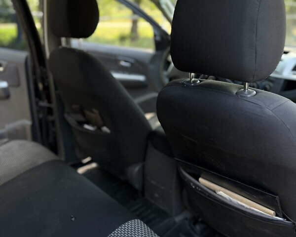 Чорний Тойота Хайлюкс, об'ємом двигуна 2.49 л та пробігом 377 тис. км за 12100 $, фото 10 на Automoto.ua