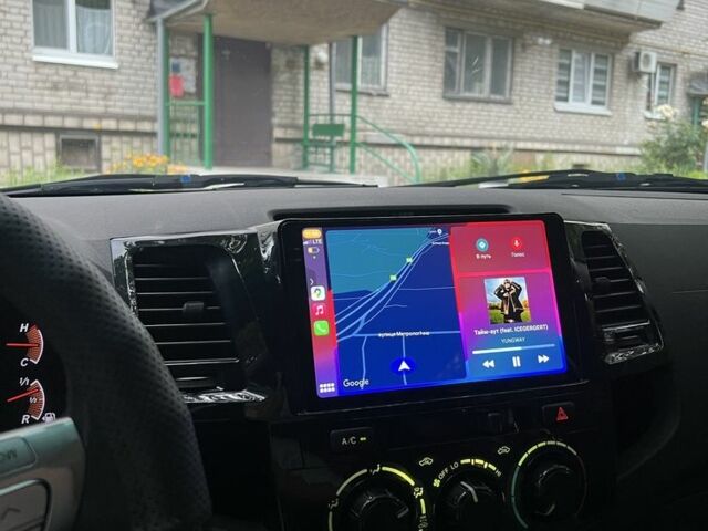 Черный Тойота Хайлюкс, объемом двигателя 2.5 л и пробегом 434 тыс. км за 10000 $, фото 8 на Automoto.ua