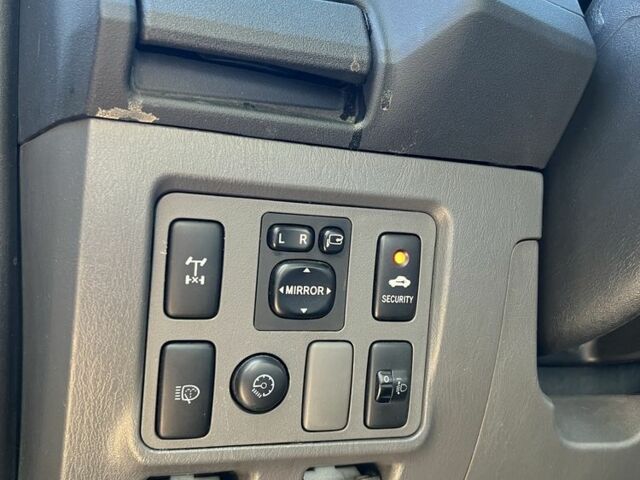 Черный Тойота Хайлюкс, объемом двигателя 2.5 л и пробегом 434 тыс. км за 10000 $, фото 6 на Automoto.ua