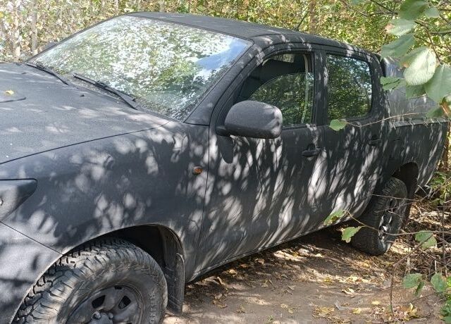 Чорний Тойота Хайлюкс, об'ємом двигуна 2.5 л та пробігом 3 тис. км за 7000 $, фото 1 на Automoto.ua