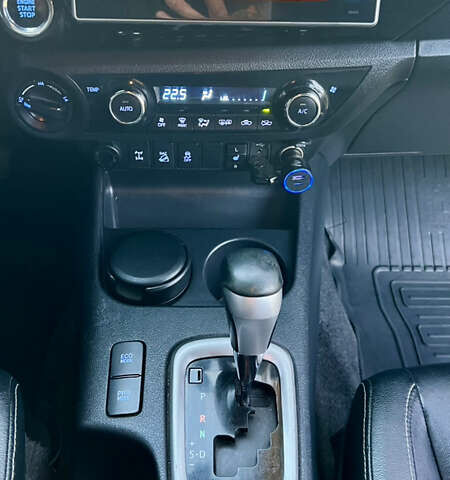 Чорний Тойота Хайлюкс, об'ємом двигуна 2.76 л та пробігом 397 тис. км за 30000 $, фото 28 на Automoto.ua