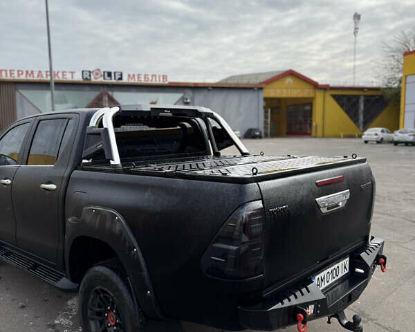 Чорний Тойота Хайлюкс, об'ємом двигуна 2.76 л та пробігом 397 тис. км за 30000 $, фото 2 на Automoto.ua