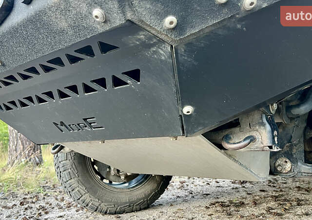 Чорний Тойота Хайлюкс, об'ємом двигуна 2.76 л та пробігом 397 тис. км за 30000 $, фото 11 на Automoto.ua