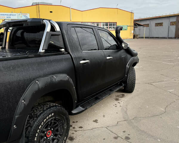 Чорний Тойота Хайлюкс, об'ємом двигуна 2.76 л та пробігом 397 тис. км за 30000 $, фото 12 на Automoto.ua