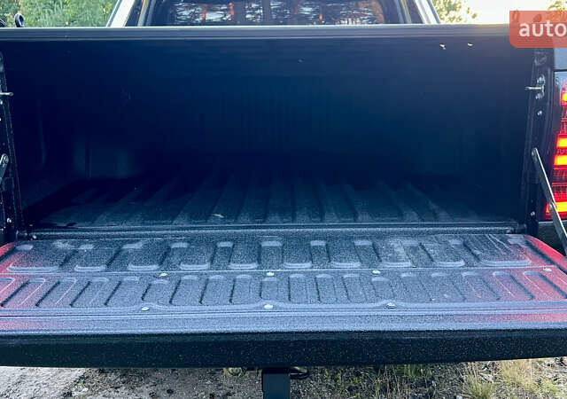Чорний Тойота Хайлюкс, об'ємом двигуна 2.76 л та пробігом 397 тис. км за 30000 $, фото 23 на Automoto.ua