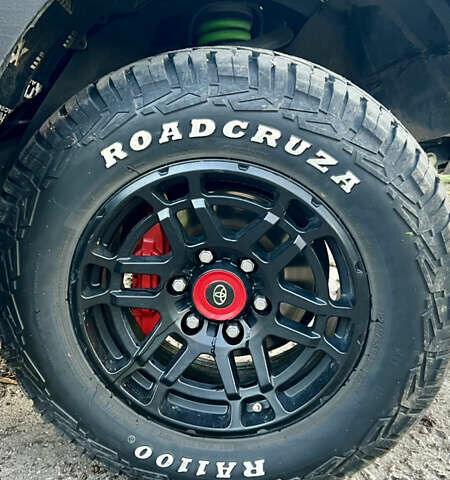 Чорний Тойота Хайлюкс, об'ємом двигуна 2.76 л та пробігом 397 тис. км за 30000 $, фото 17 на Automoto.ua