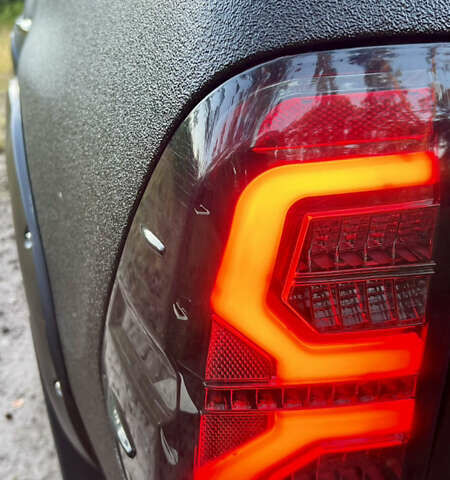 Чорний Тойота Хайлюкс, об'ємом двигуна 2.76 л та пробігом 397 тис. км за 30000 $, фото 16 на Automoto.ua