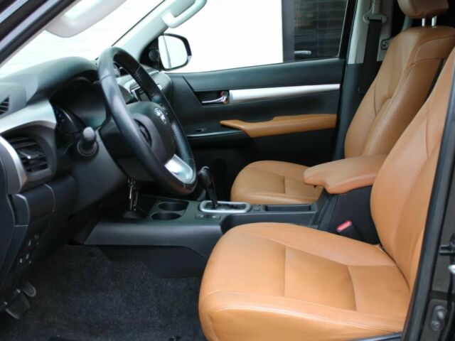 Чорний Тойота Хайлюкс, об'ємом двигуна 2.4 л та пробігом 68 тис. км за 8000 $, фото 6 на Automoto.ua