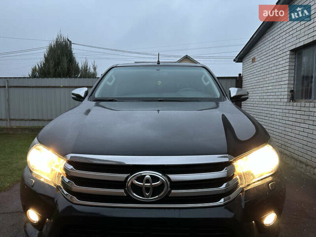 Черный Тойота Хайлюкс, объемом двигателя 2.8 л и пробегом 290 тыс. км за 23600 $, фото 3 на Automoto.ua