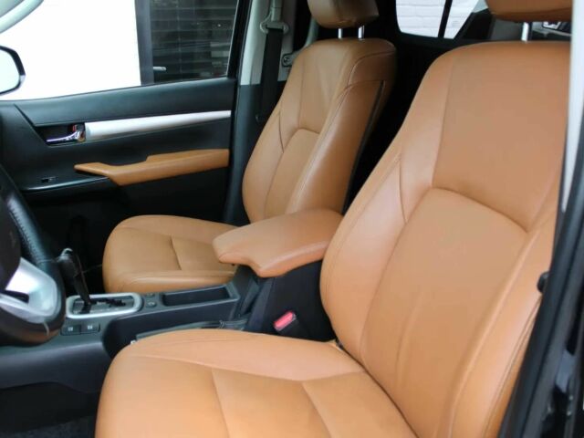 Чорний Тойота Хайлюкс, об'ємом двигуна 2.4 л та пробігом 68 тис. км за 8000 $, фото 7 на Automoto.ua