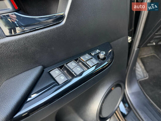 Черный Тойота Хайлюкс, объемом двигателя 2.76 л и пробегом 5 тыс. км за 64500 $, фото 42 на Automoto.ua