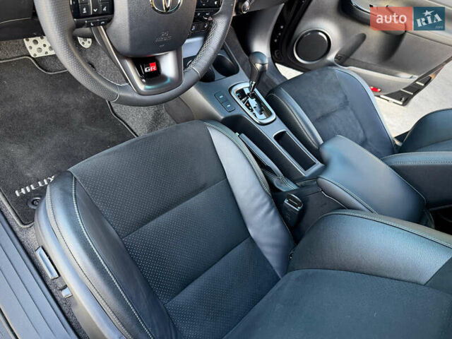 Черный Тойота Хайлюкс, объемом двигателя 2.76 л и пробегом 5 тыс. км за 64500 $, фото 41 на Automoto.ua