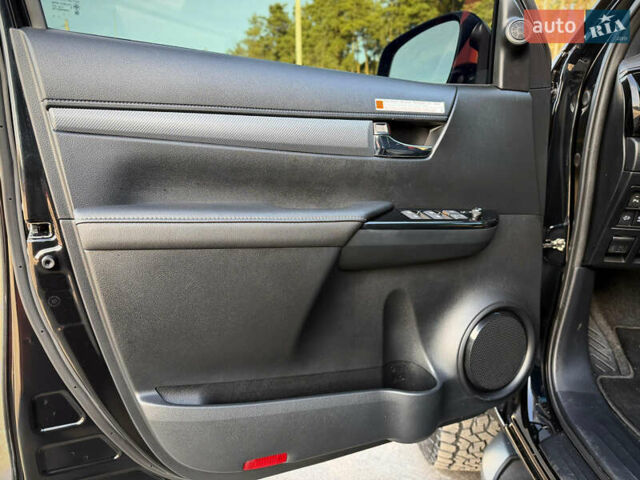 Черный Тойота Хайлюкс, объемом двигателя 2.76 л и пробегом 5 тыс. км за 64500 $, фото 34 на Automoto.ua