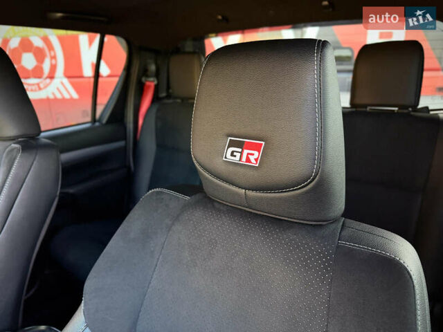 Черный Тойота Хайлюкс, объемом двигателя 2.76 л и пробегом 5 тыс. км за 64500 $, фото 46 на Automoto.ua