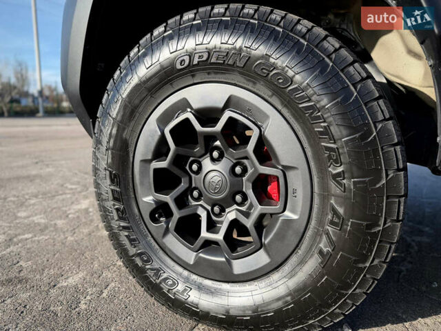 Черный Тойота Хайлюкс, объемом двигателя 2.76 л и пробегом 5 тыс. км за 64500 $, фото 8 на Automoto.ua