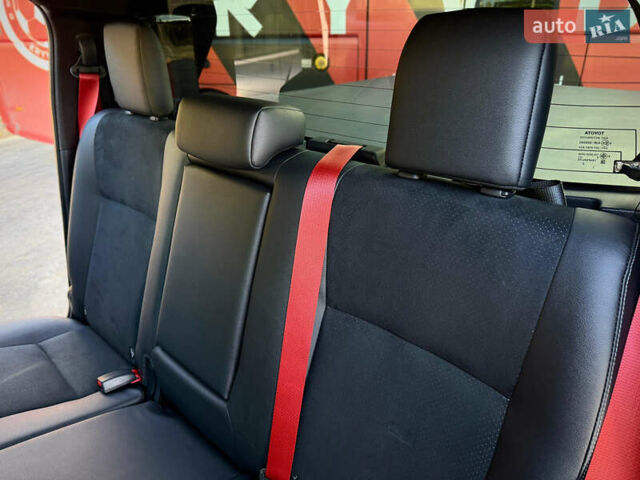 Черный Тойота Хайлюкс, объемом двигателя 2.76 л и пробегом 5 тыс. км за 64500 $, фото 75 на Automoto.ua