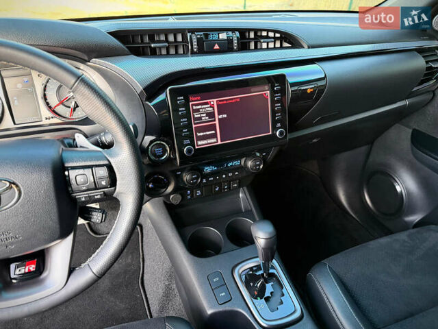 Черный Тойота Хайлюкс, объемом двигателя 2.76 л и пробегом 5 тыс. км за 64500 $, фото 61 на Automoto.ua