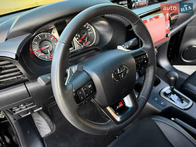 Черный Тойота Хайлюкс, объемом двигателя 2.76 л и пробегом 5 тыс. км за 64500 $, фото 48 на Automoto.ua