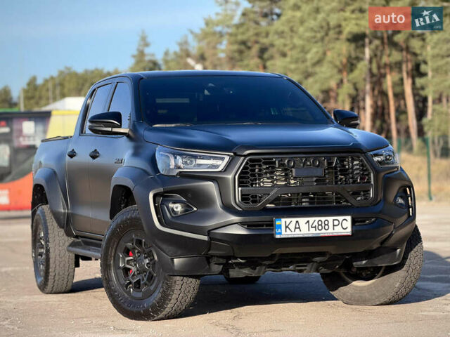 Черный Тойота Хайлюкс, объемом двигателя 2.76 л и пробегом 5 тыс. км за 64500 $, фото 1 на Automoto.ua