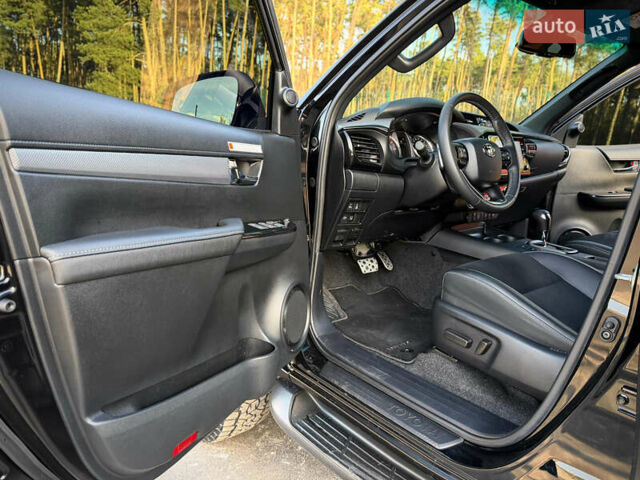 Черный Тойота Хайлюкс, объемом двигателя 2.76 л и пробегом 5 тыс. км за 64500 $, фото 39 на Automoto.ua